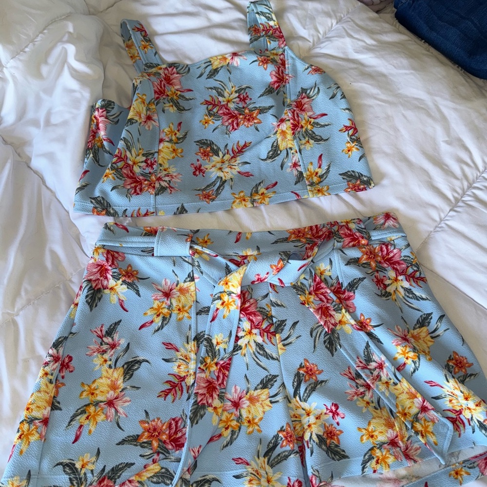Two-Piece Shorts Set 💛💙
